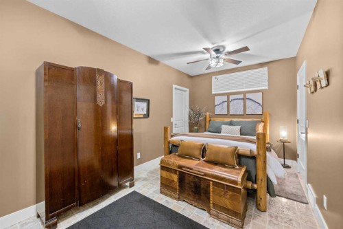 301 29 Avenue Ne, Calgary, AB - Indoor Photo Showing Bedroom