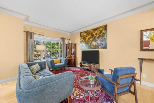 301 29 Avenue Ne, Calgary, AB - Indoor Photo Showing Living Room