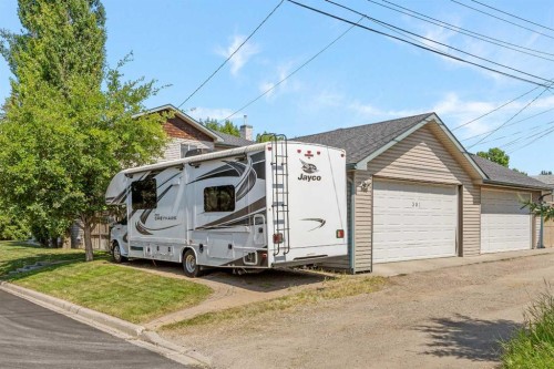 301 29 Avenue Ne, Calgary, AB - Outdoor