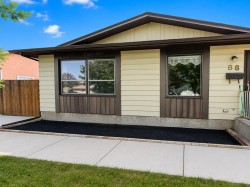 88 Castleglen Way NE Calgary, AB T3J 1T3