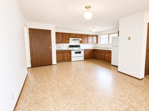 88 Castleglen Way Ne, Calgary, AB - Indoor Photo Showing Kitchen
