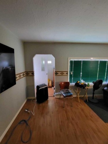 2522 17 Street Se, Calgary, AB - Indoor
