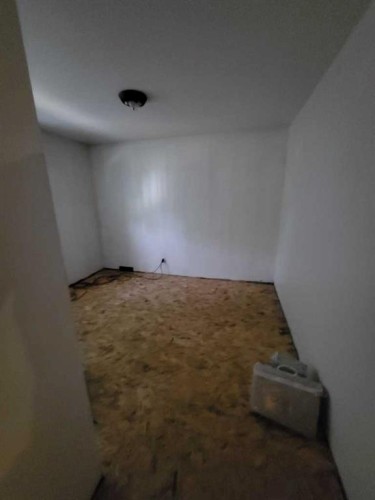 2522 17 Street Se, Calgary, AB - Indoor Photo Showing Other Room