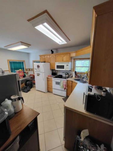 2522 17 Street Se, Calgary, AB - Indoor Photo Showing Kitchen With Double Sink
