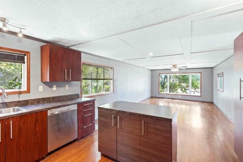 129 Big Hill Place Se, Airdrie, AB - Indoor Photo Showing Kitchen