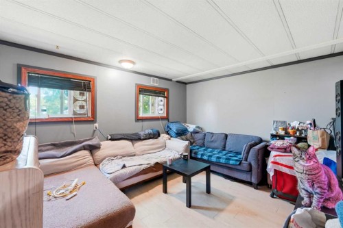 129 Big Hill Place Se, Airdrie, AB - Indoor Photo Showing Living Room