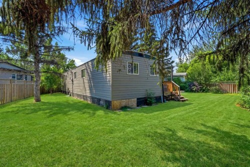 129 Big Hill Place Se, Airdrie, AB - Outdoor