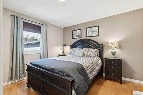 6111 Bow Crescent Nw, Calgary, AB - Indoor Photo Showing Bedroom