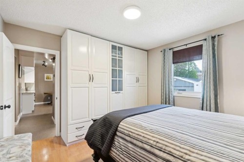 6111 Bow Crescent Nw, Calgary, AB - Indoor Photo Showing Bedroom