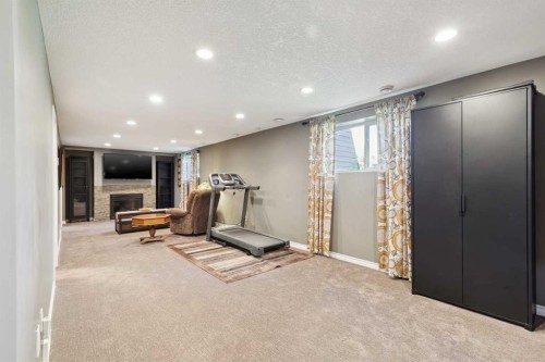 6111 Bow Crescent Nw, Calgary, AB - Indoor