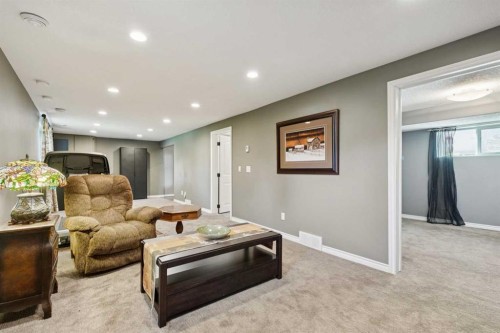 6111 Bow Crescent Nw, Calgary, AB - Indoor