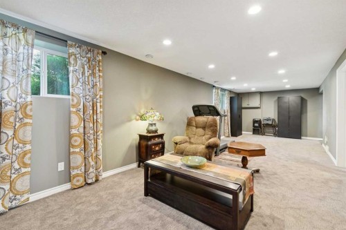 6111 Bow Crescent Nw, Calgary, AB - Indoor