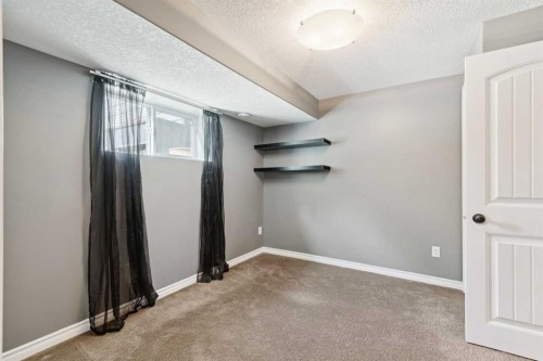 6111 Bow Crescent Nw, Calgary, AB - Indoor Photo Showing Other Room