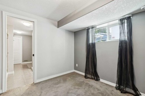6111 Bow Crescent Nw, Calgary, AB - Indoor Photo Showing Other Room