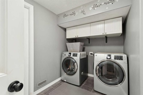 6111 Bow Crescent Nw, Calgary, AB - Indoor Photo Showing Laundry Room