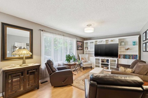 6111 Bow Crescent Nw, Calgary, AB - Indoor Photo Showing Living Room