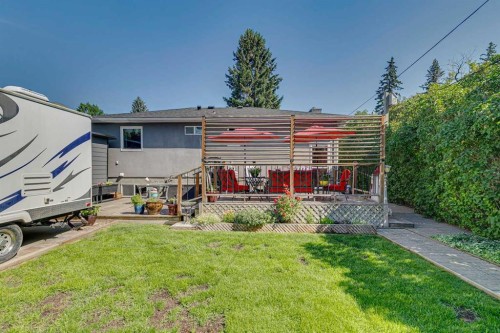 6111 Bow Crescent Nw, Calgary, AB - Outdoor
