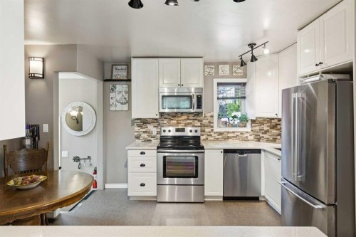 6111 Bow Crescent Nw, Calgary, AB - Indoor Photo Showing Kitchen With Stainless Steel Kitchen With Upgraded Kitchen