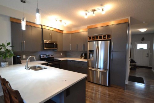 613 Hillcrest Road Sw, Airdrie, AB - Indoor Photo Showing Kitchen With Stainless Steel Kitchen With Double Sink With Upgraded Kitchen