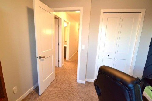 613 Hillcrest Road Sw, Airdrie, AB - Indoor Photo Showing Other Room