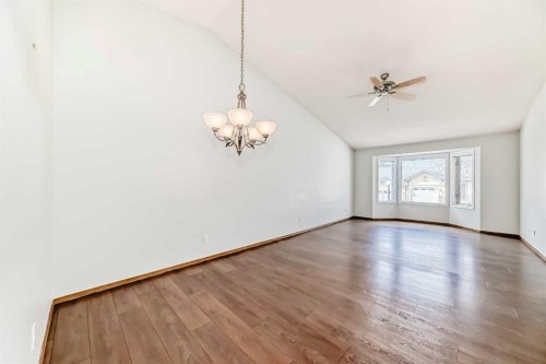 16 Edenwold Green Nw, Calgary, AB - Indoor Photo Showing Other Room