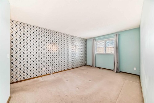 16 Edenwold Green Nw, Calgary, AB - Indoor Photo Showing Other Room
