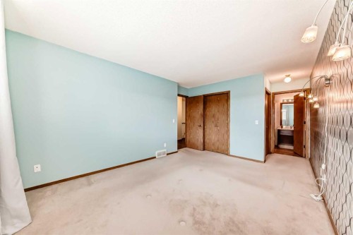 16 Edenwold Green Nw, Calgary, AB - Indoor Photo Showing Other Room