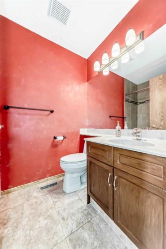 16 Edenwold Green Nw, Calgary, AB - Indoor Photo Showing Bathroom