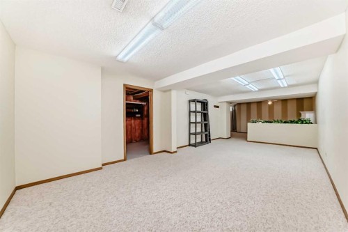 16 Edenwold Green Nw, Calgary, AB - Indoor Photo Showing Other Room