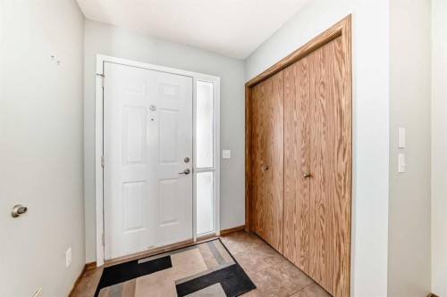 16 Edenwold Green Nw, Calgary, AB - Indoor Photo Showing Other Room