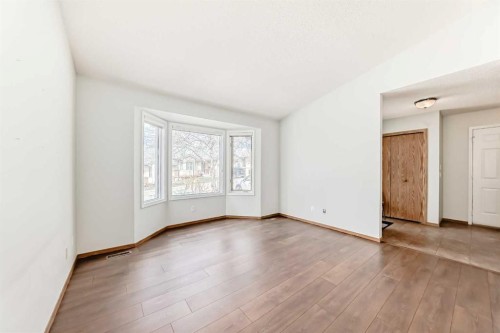 16 Edenwold Green Nw, Calgary, AB - Indoor Photo Showing Other Room