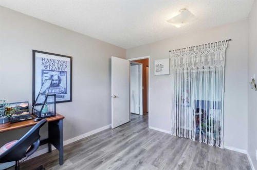 7343 36 Avenue Nw, Calgary, AB - Indoor