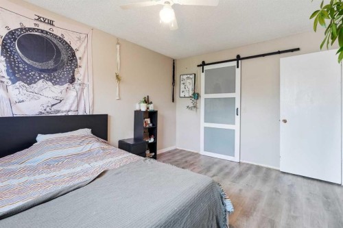 7343 36 Avenue Nw, Calgary, AB - Indoor Photo Showing Bedroom