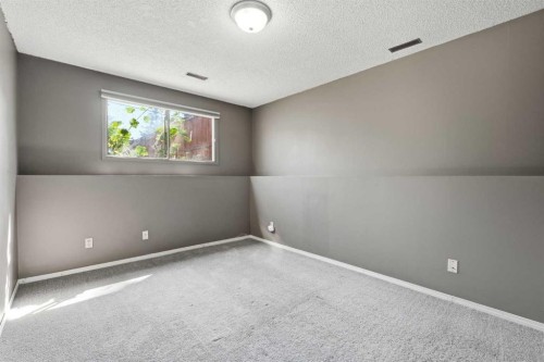 7343 36 Avenue Nw, Calgary, AB - Indoor Photo Showing Other Room