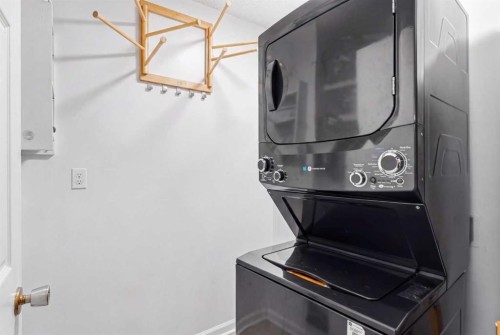 7343 36 Avenue Nw, Calgary, AB - Indoor Photo Showing Laundry Room