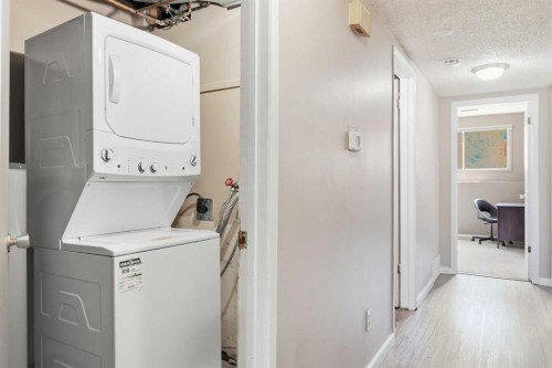 7343 36 Avenue Nw, Calgary, AB - Indoor Photo Showing Laundry Room