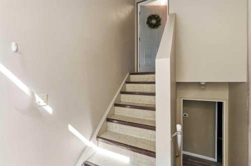 7343 36 Avenue Nw, Calgary, AB - Indoor Photo Showing Other Room