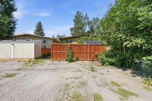 7343 36 Avenue Nw, Calgary, AB - Outdoor
