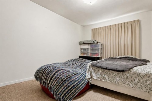 3803 4 Avenue Sw, Calgary, AB - Indoor Photo Showing Bedroom