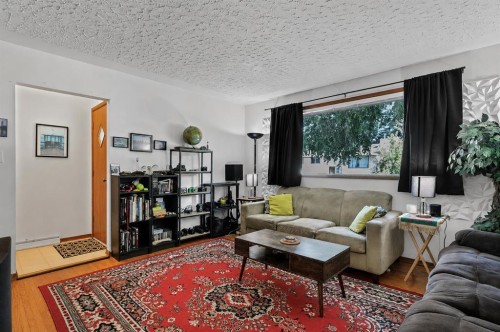 3803 4 Avenue Sw, Calgary, AB - Indoor Photo Showing Living Room