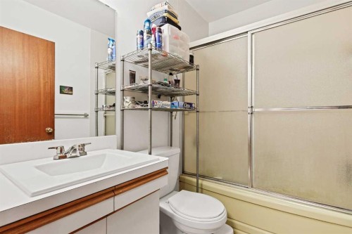 3803 4 Avenue Sw, Calgary, AB - Indoor Photo Showing Bathroom
