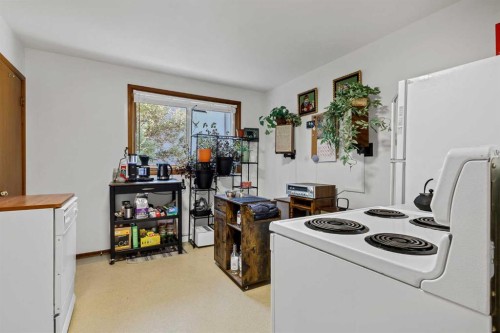 3803 4 Avenue Sw, Calgary, AB - Indoor Photo Showing Kitchen