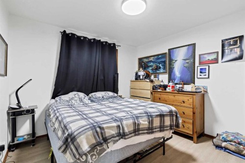 3803 4 Avenue Sw, Calgary, AB - Indoor Photo Showing Bedroom
