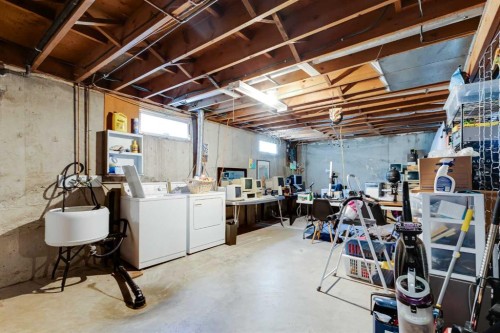 3803 4 Avenue Sw, Calgary, AB - Indoor Photo Showing Laundry Room