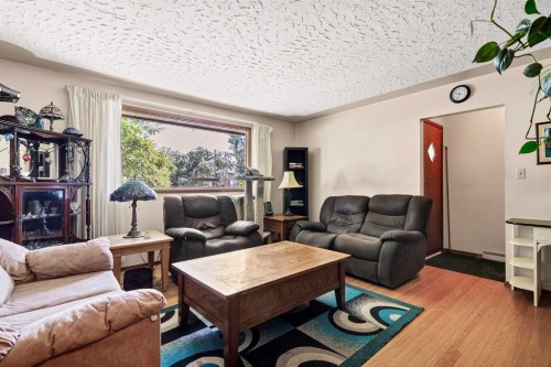 3803 4 Avenue Sw, Calgary, AB - Indoor Photo Showing Living Room