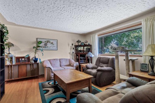 3803 4 Avenue Sw, Calgary, AB - Indoor Photo Showing Living Room
