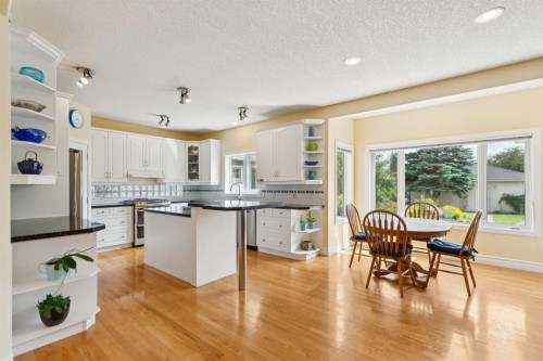 739 24 Avenue Nw, Calgary, AB - Indoor Photo Showing Other Room