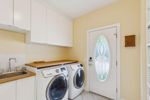 739 24 Avenue Nw, Calgary, AB - Indoor Photo Showing Laundry Room
