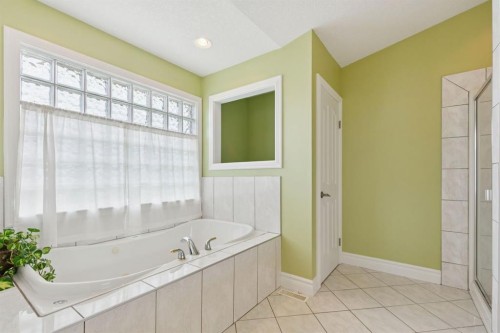 739 24 Avenue Nw, Calgary, AB - Indoor Photo Showing Bathroom