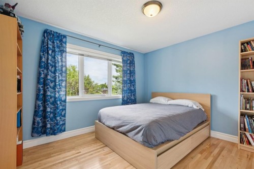 739 24 Avenue Nw, Calgary, AB - Indoor Photo Showing Bedroom